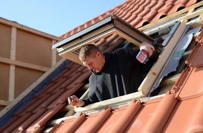 Pose de fenêtres de toit Velux à Port-Launay